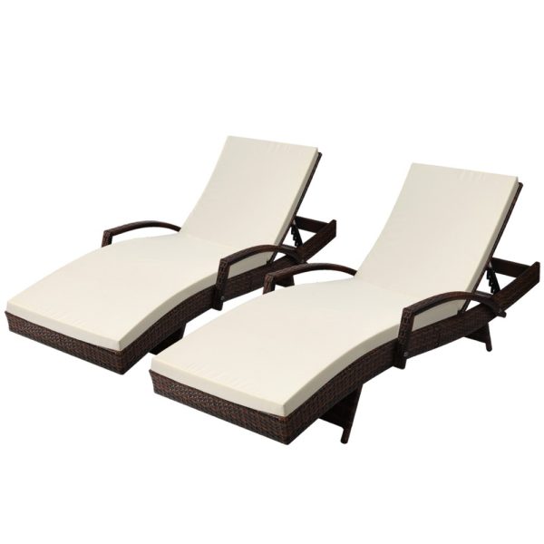 Set of 2 Brown Rattan Loungers